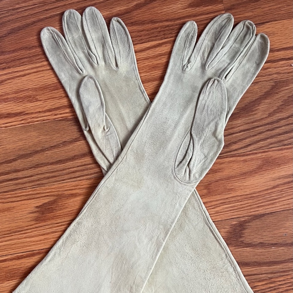 Vintage Putty Beige Kidskin Opera Length Gloves Nightwear Luxury S